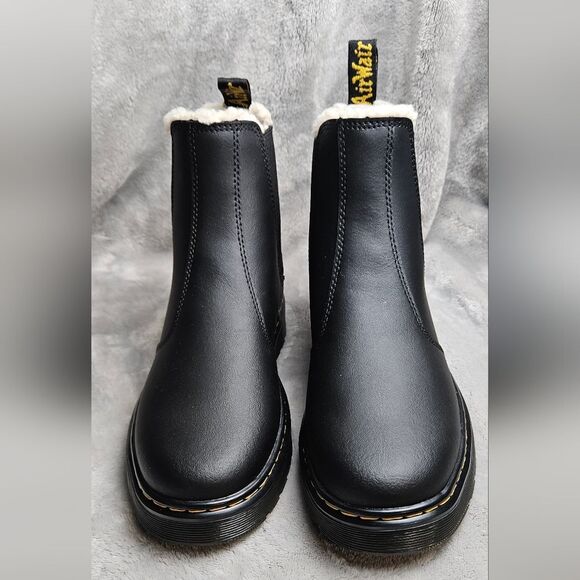 Dr. Martens Chelsea Boots Faux Fur Lined Black Leather Women’s Size 6 main image 8